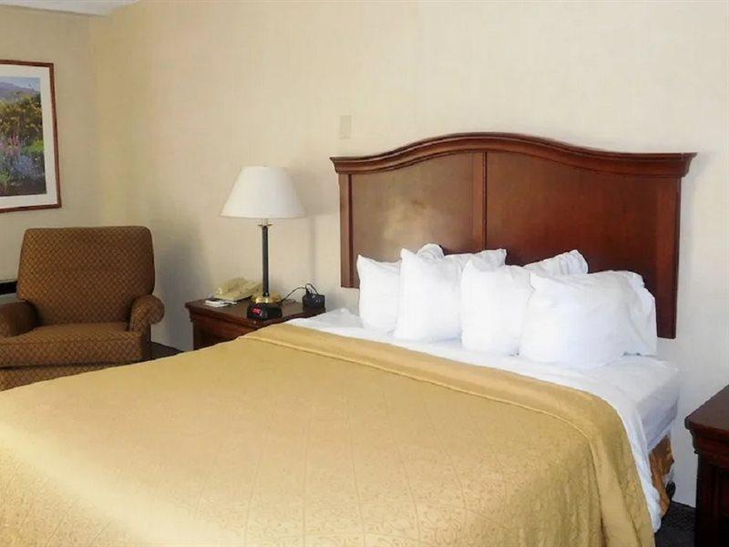 Quality Inn & Suites Danville Extérieur photo