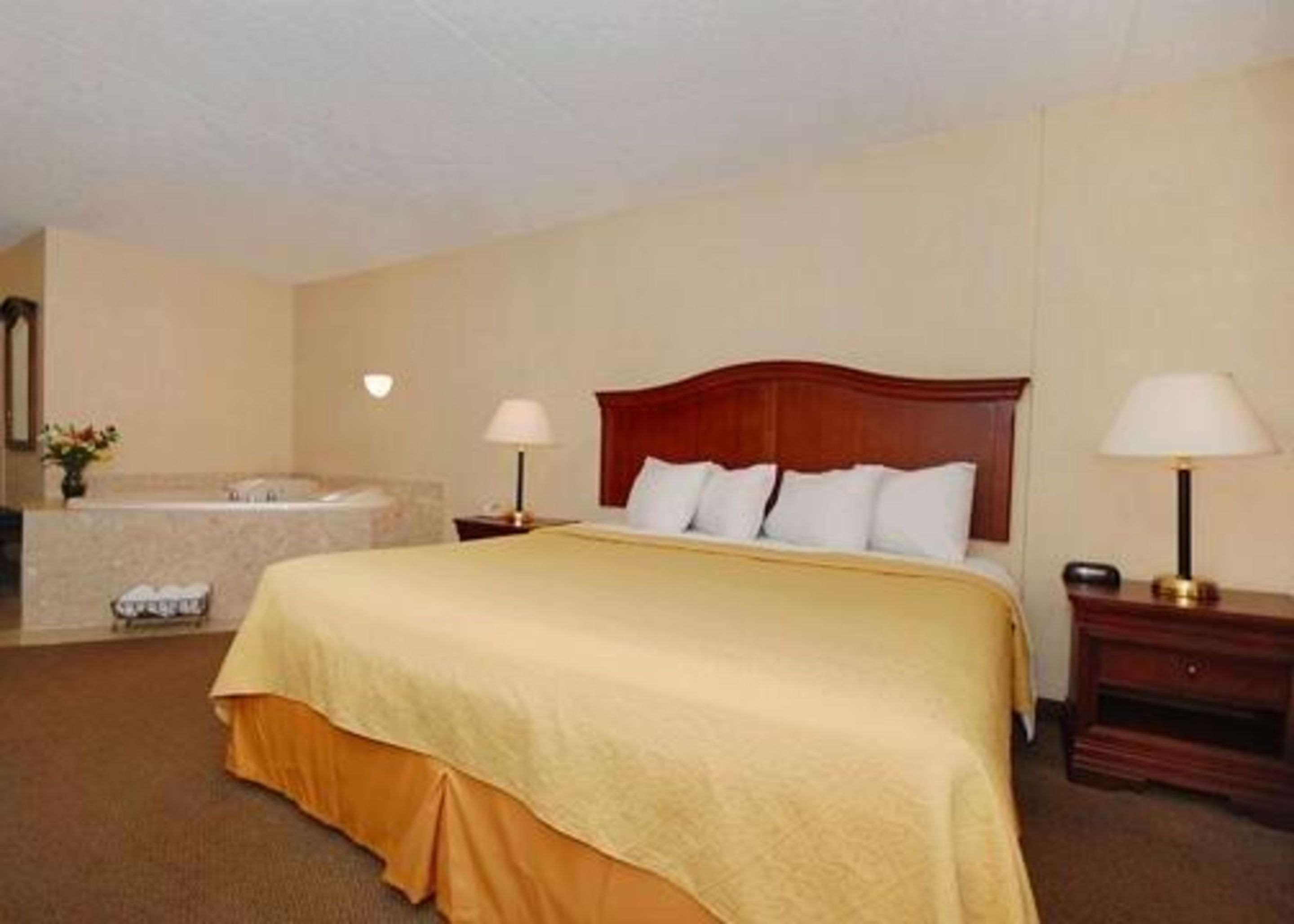 Quality Inn & Suites Danville Extérieur photo