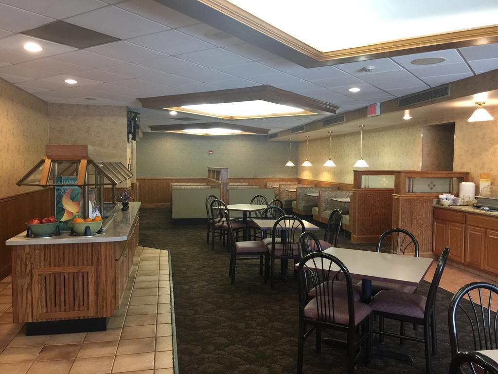 Quality Inn & Suites Danville Extérieur photo