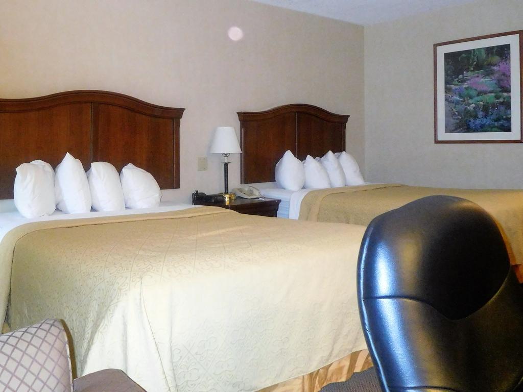 Quality Inn & Suites Danville Extérieur photo