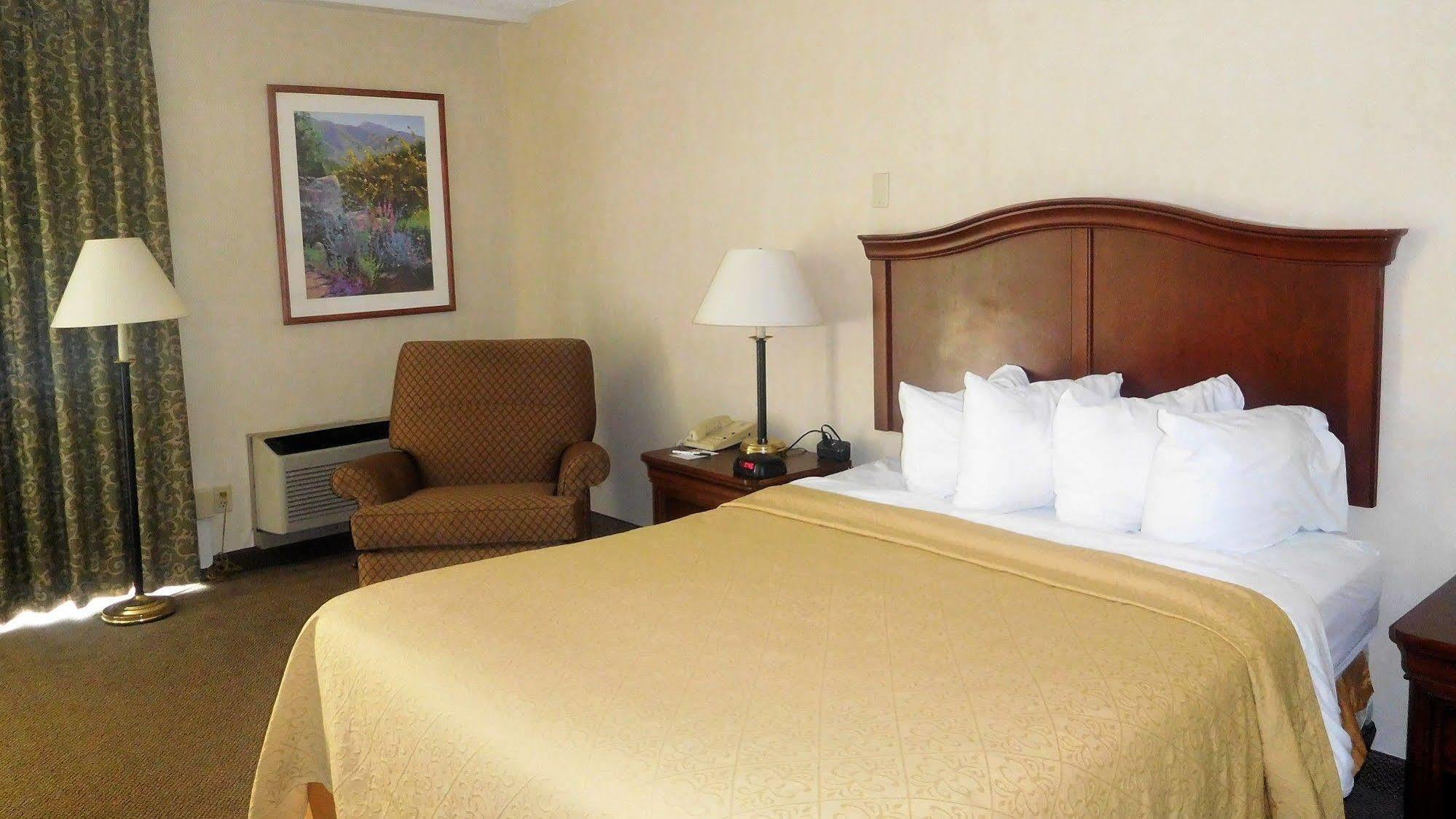 Quality Inn & Suites Danville Extérieur photo